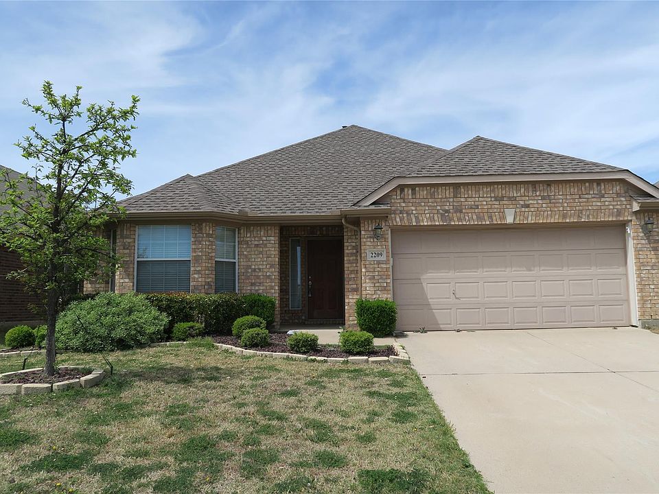 1st image of 2209 Castle Creek Dr