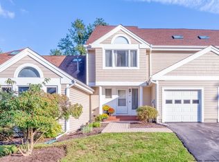 27 Twin Ponds Dr, Kingston, NY 12401