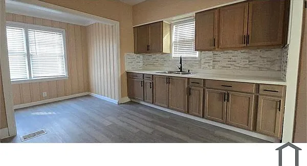 370 Lora Ave — Photo 4