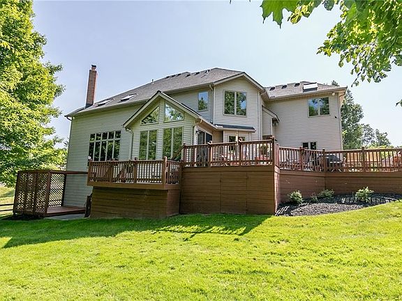 3rd image of 8469 Hunting Dr