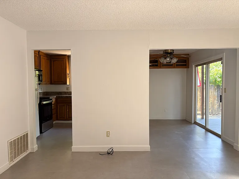3937 Highgate Way — Photo 4
