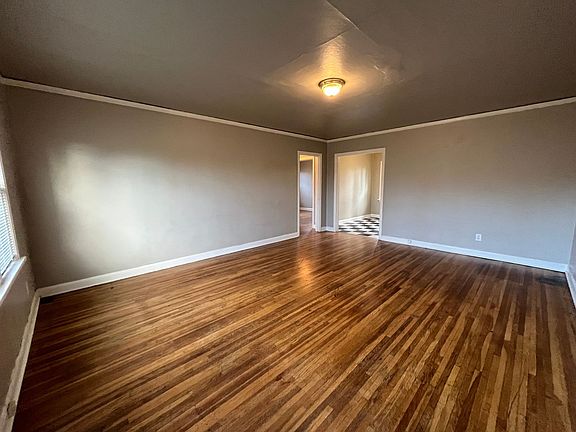 5th image of 2430 NE 9th Ave APT C