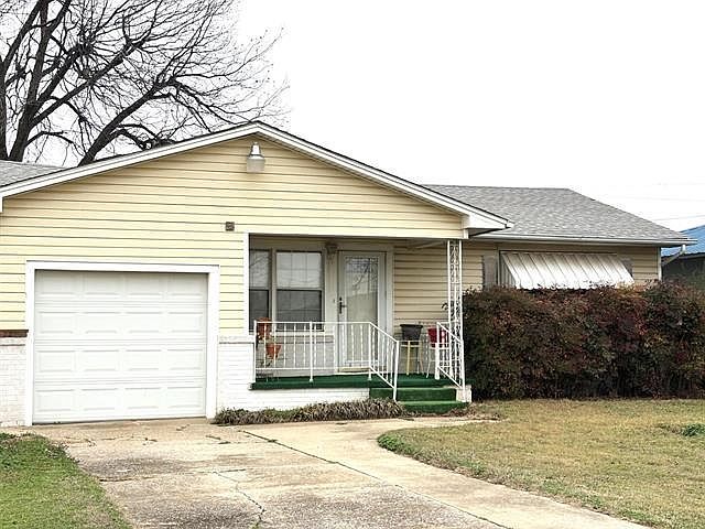 1st image of 255 W Walnut Ave