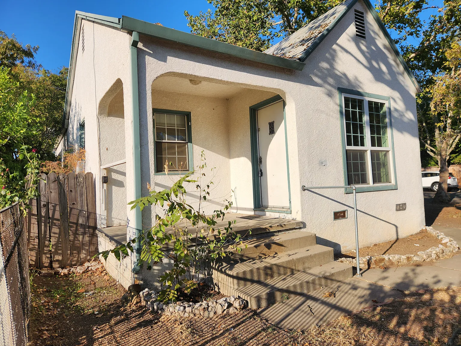 600 Grove St photo 1