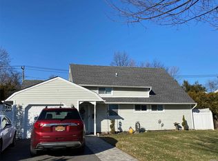 63 Tip Top Ln, Hicksville, NY 11801