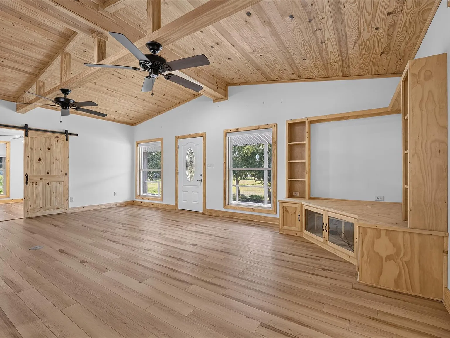 3 bed, 2.0 bath, 2026 sqft, $2,650 — Photo 4