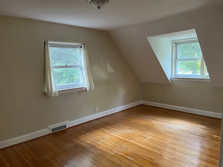 85 Continental Dr — Photo 15