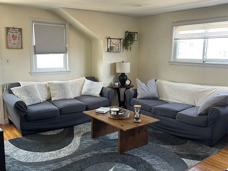 644 E Olive St #UPPER — Photo 1