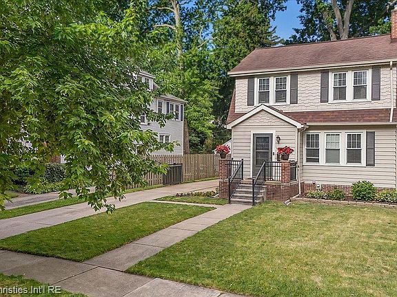 2nd image of 1033 Maplegrove Ave