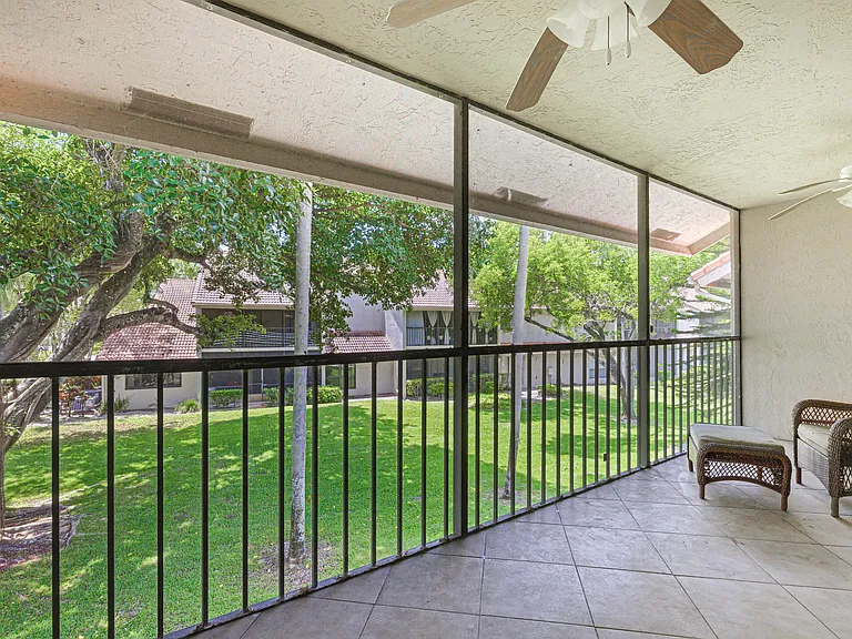 5530 Coach House Cir — Photo 15