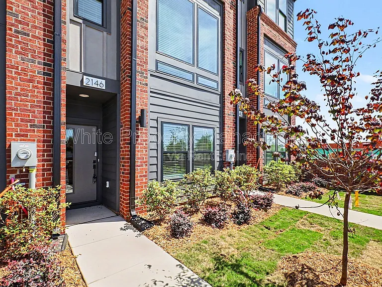 2146 N Graham St — Photo 2