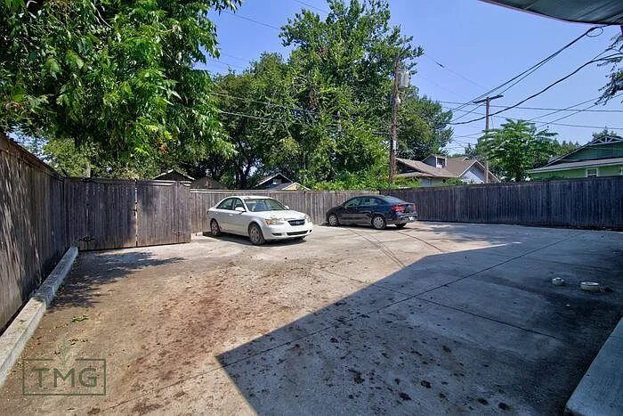 2639 E 10th St #4 — Photo 21