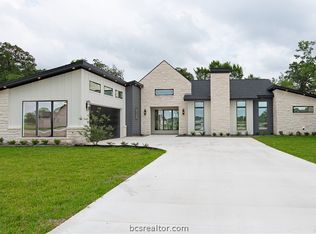 7520 Garrison Creek Dr, Bryan, TX 77808