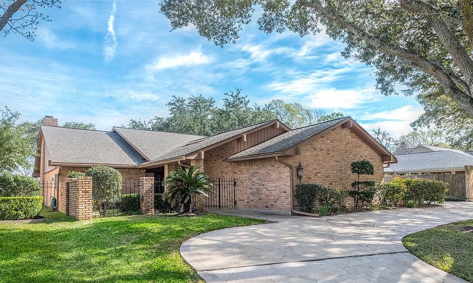 1st image of 2214 Country Club Blvd