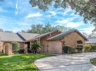 2214 Country Club Blvd, Sugar Land, TX 77478