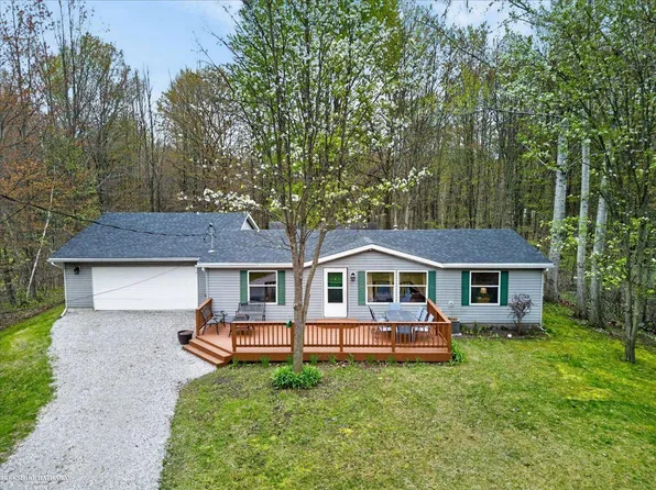 4808 N Water Rd, Sanford, MI 48657