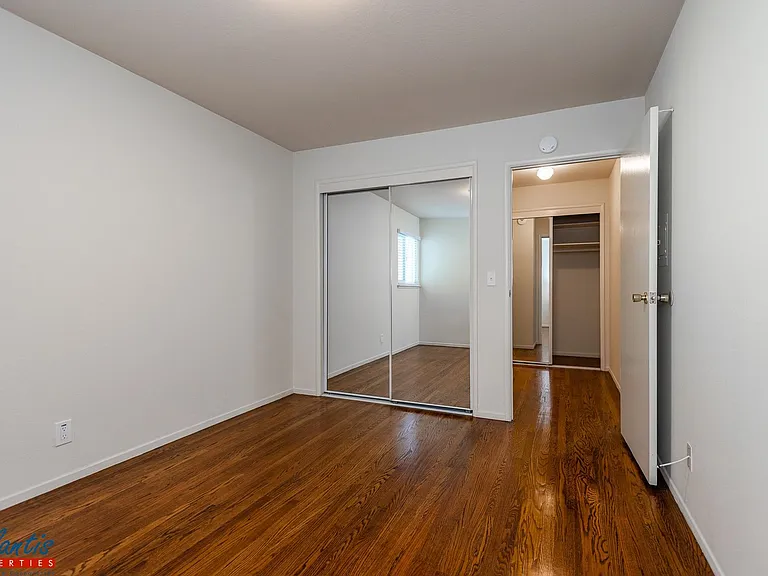 2361 Sutter Ave — Photo 6