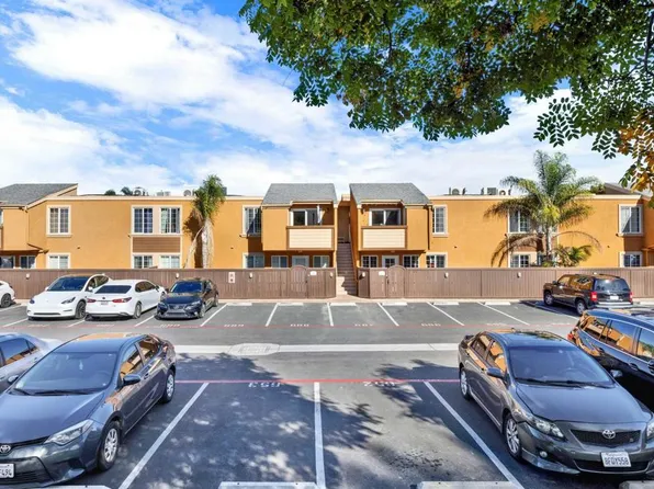 5252 Balboa Arms Dr Unit 203, San Diego, CA 92117