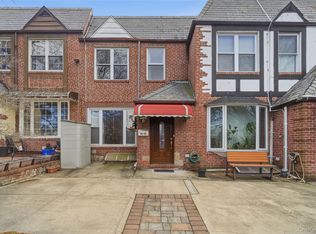 7285 Yellowstone Blvd, Forest Hills, NY 11375