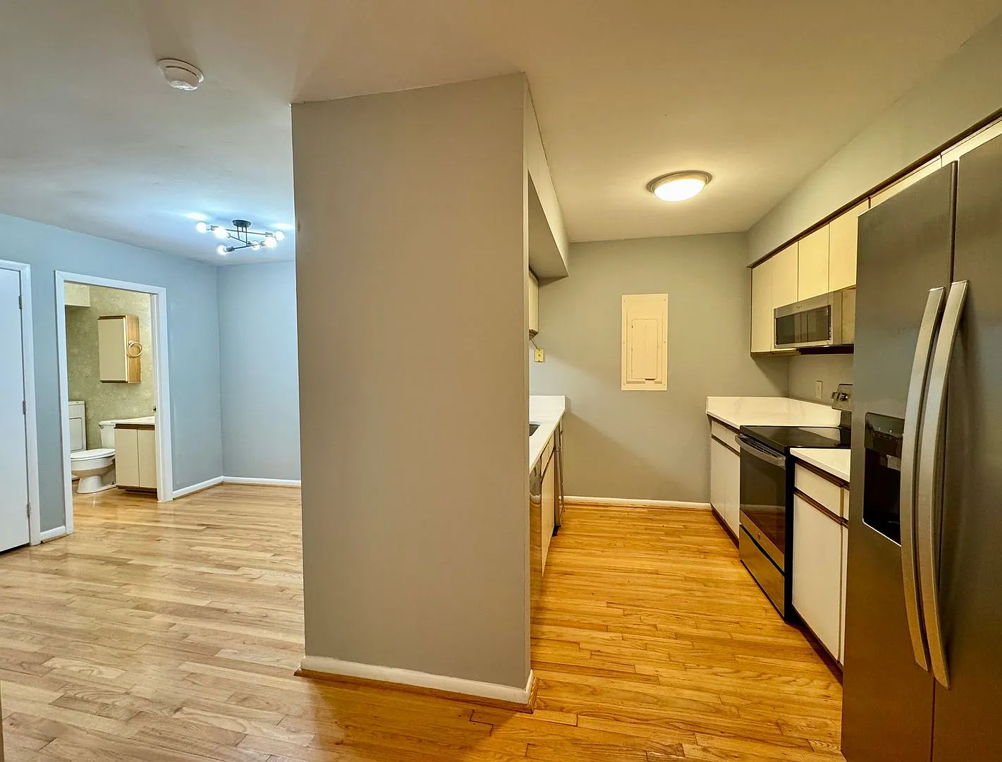 Modern 3BR Condo in Finley Forest Prime Chapel Hill Location near UNC & RTP — Photo 4