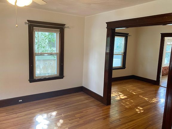4th image of 52 Putnam St #52