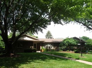 97 Park Dr, Rossford, OH 43460
