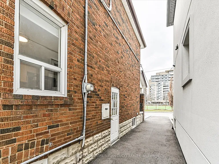31 Lesmount Ave — Photo 22
