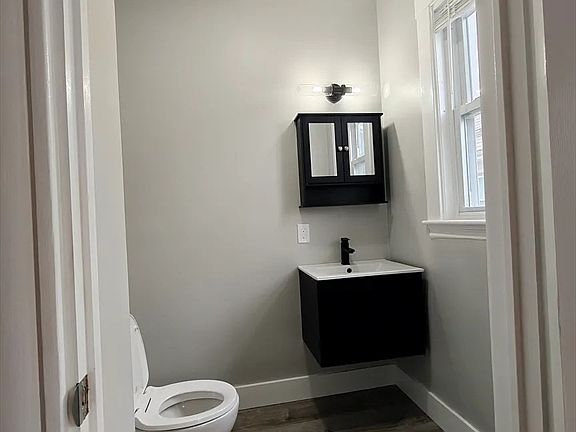 3rd image of 830 Fellsway Floor 2