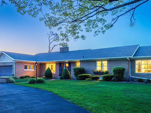 2nd image of 6 Marquette Ln