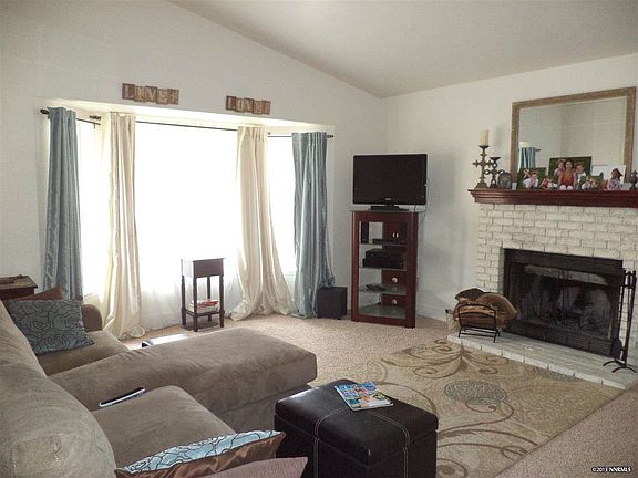 3rd image of 608 Boulder Cir