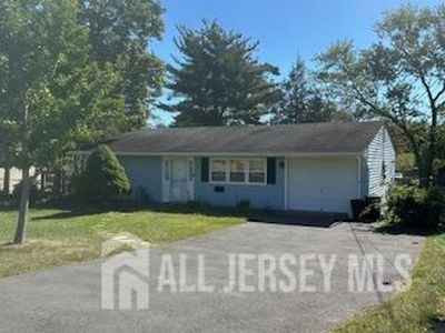 20 Starling Rd, Kendall Park, NJ, 08824