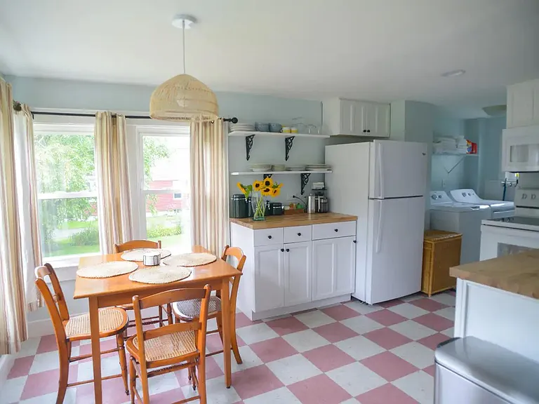 254 Middle Rd — Photo 13
