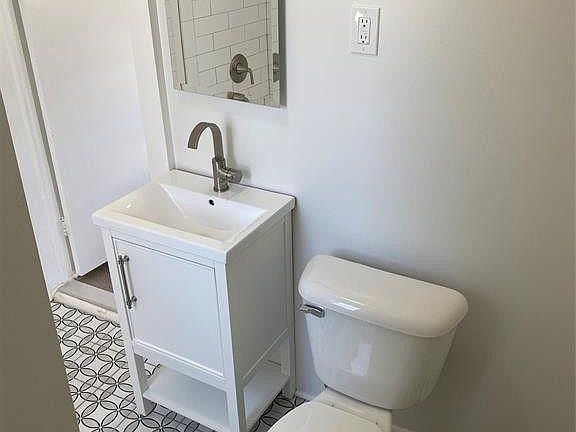 5th image of 11519 Fisher Ave