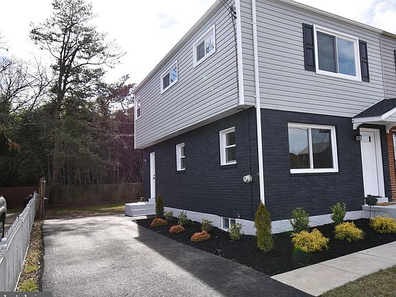 2nd image of 4715 Brookfield Dr