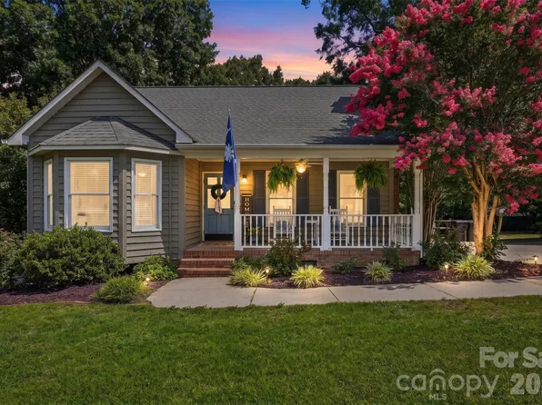 2134 Belle Chase Dr, Rock Hill, SC 29732