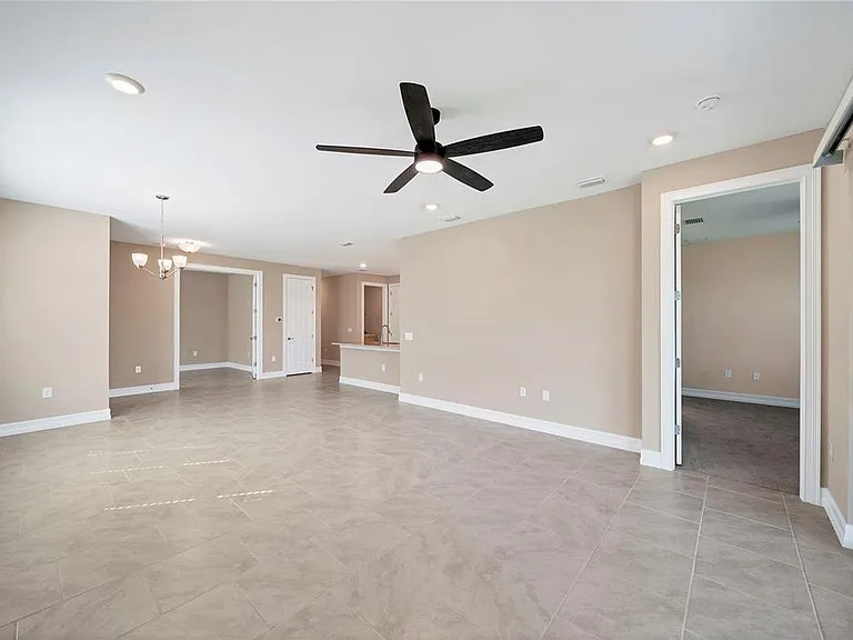 305 Ibiza Loop — Photo 5