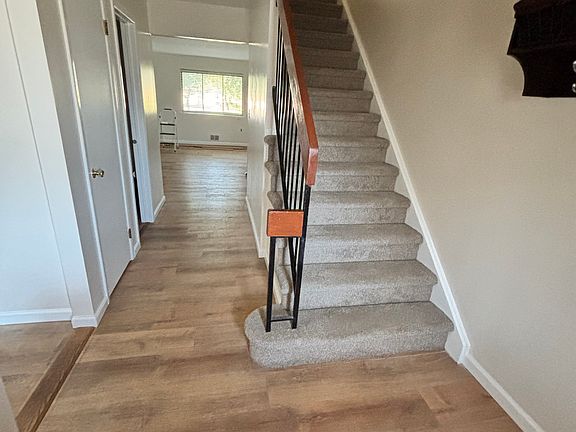 2nd image of 862 Robin Rd
