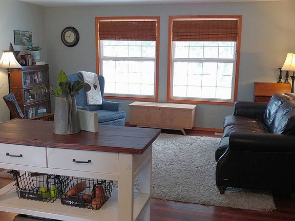 Living Room (east)