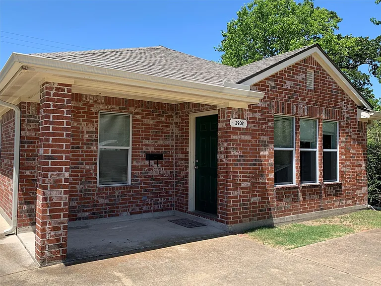 3902 Aspen St — Photo 2