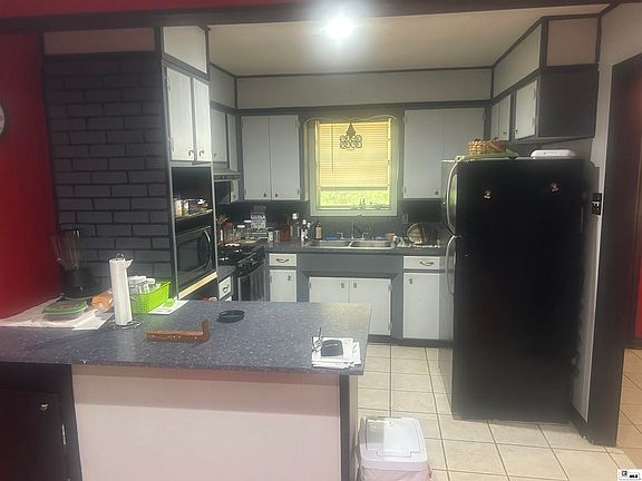 2nd image of 10529 Hill Ave