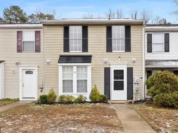 127 Villa Knoll Ct, Sicklerville, NJ 08081