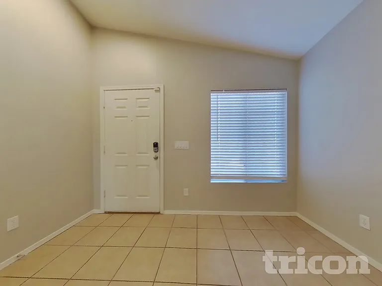 22371 W Solano Dr — Photo 4