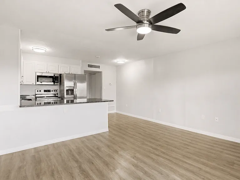 Phillippi Square Apartments — Photo 4