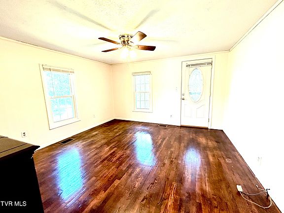 5th image of 3401 Thornton Dr