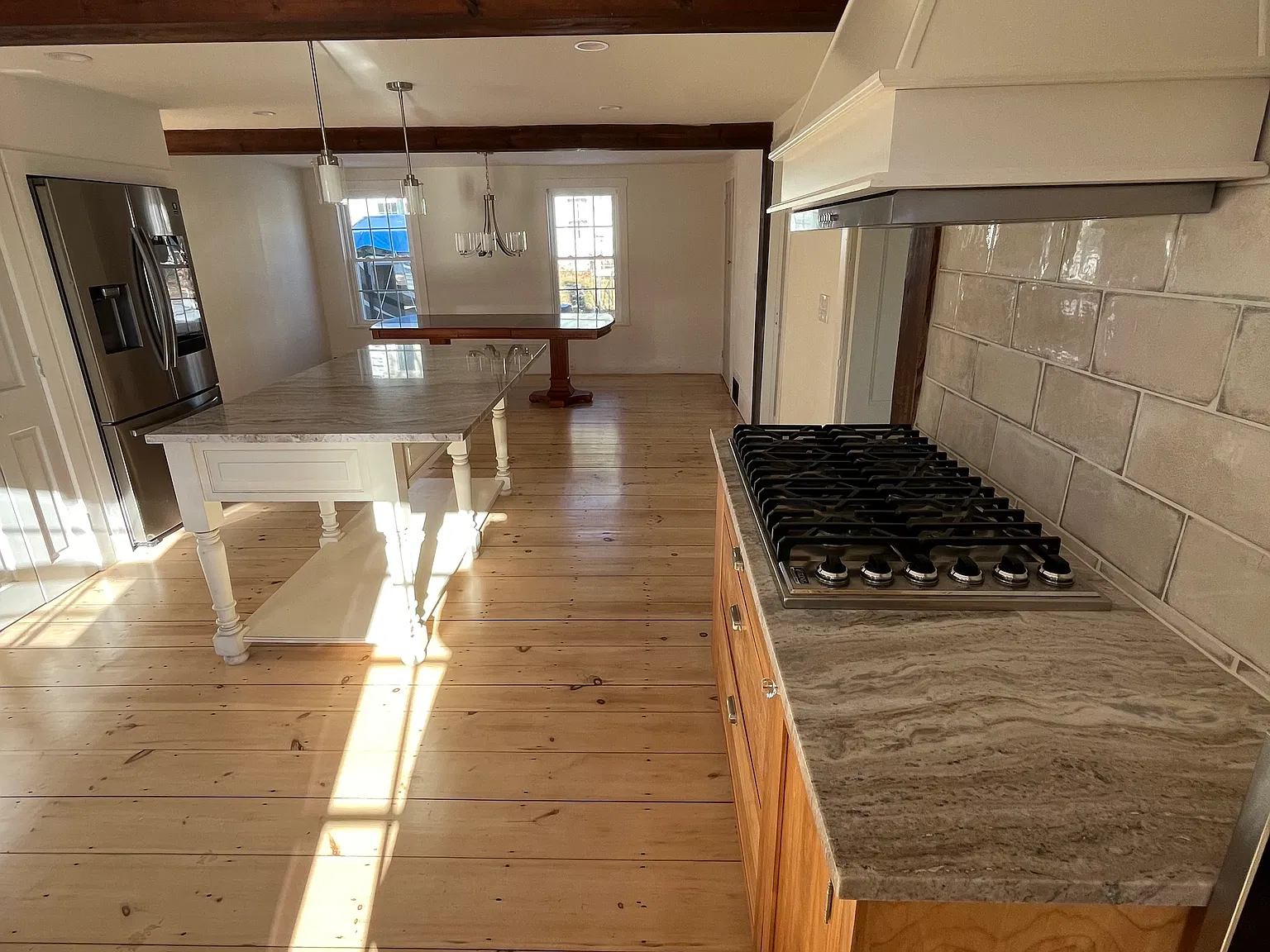 3 bed, 2.5 bath, 1828 sqft, $4,000 — Photo 4
