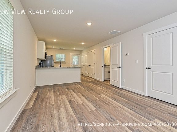 5th image of 514 12th Ave NE