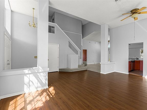 4th image of 13933 Huntwick Dr