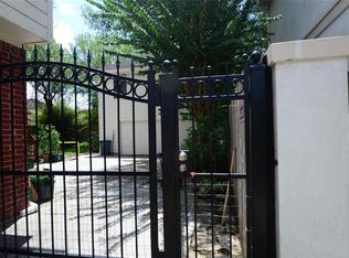 4647 Spruce St, Bellaire, TX 77401