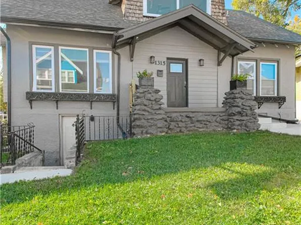 1315 E 28th Ter, Kansas City, MO 64109