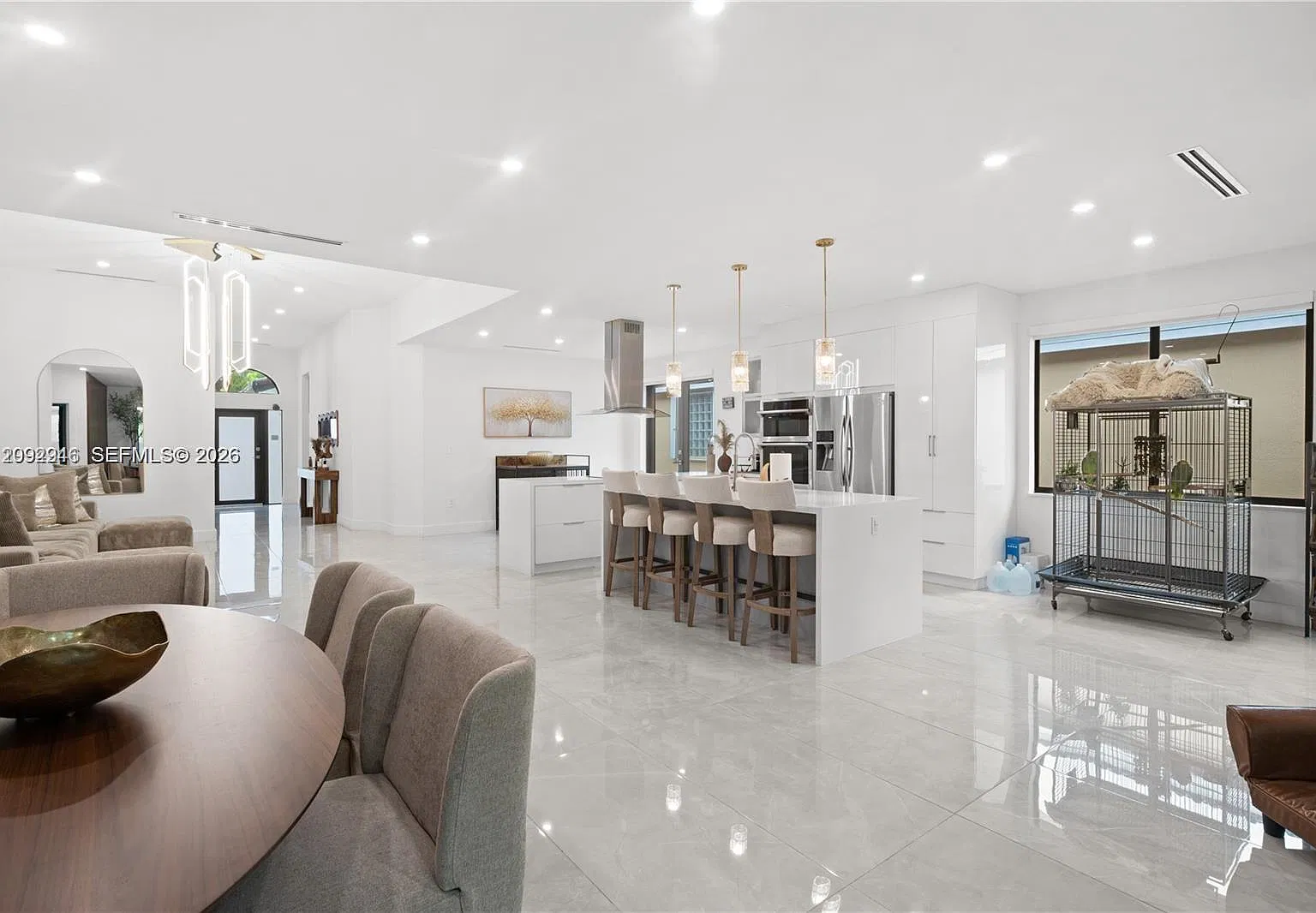 4 bed, 2.5 bath, 2287 sqft, $4,900 — Photo 1